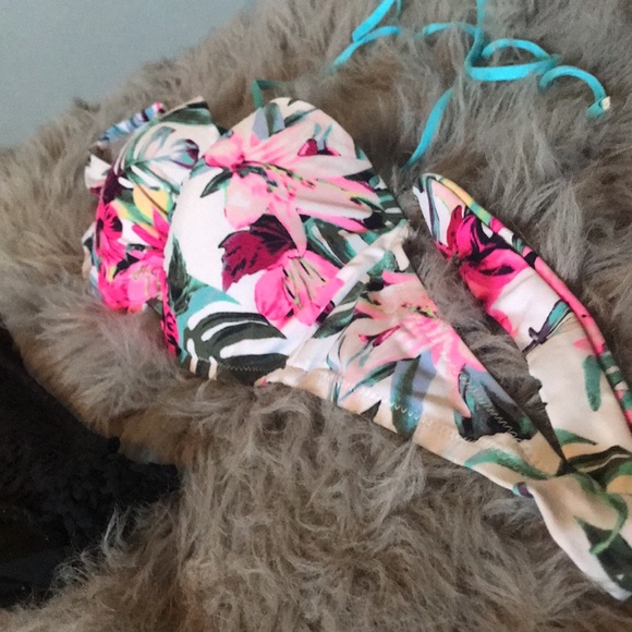 Bathing suit - Picture 2 of 6